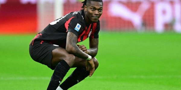 意甲大冷门！AC米兰主场遭倒数第一比萨队阻击，莫德里奇发威无缘胜利