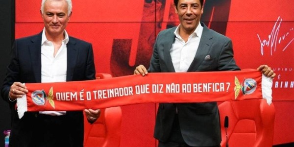 回来了！熟悉的穆里尼奥，送出2分后痛斥裁判，两个亚军都要下课